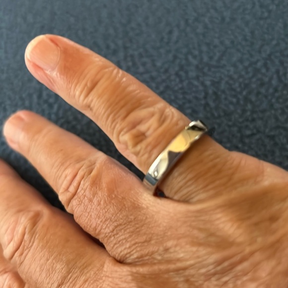 Brand New Lovely 925 Silver 14K White Gold Plated Round Sapphire Band - Picture 3 of 7